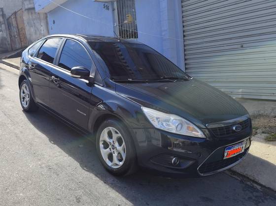 FORD FOCUS 2.0 TITANIUM HATCH 16V FLEX 4P AUTOMÁTICO FORD FOCUS 2.0 TITANIUM HATCH 16V FLEX 4P AUTOMÁTICO